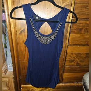 IZ Byer embellished keyhole back M top